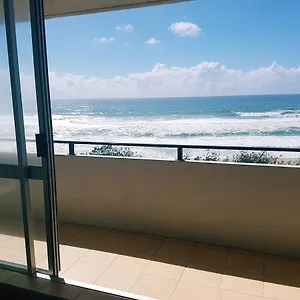at-the-sands-holiday-apartments-gold-coast.queenslandhotels.net/